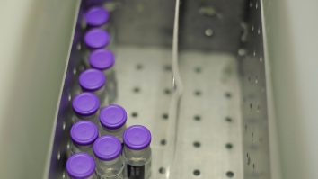 Un dosar penal privind modalitatea de cumpărare a vaccinurilor anti-COVID-19 a fost deschis în România.