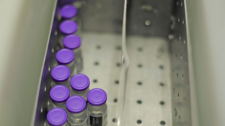 Un dosar penal privind modalitatea de cumpărare a vaccinurilor anti-COVID-19 a fost deschis în România.