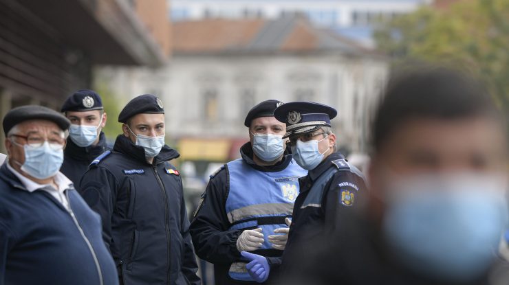 Un bărbat din Suceava a mâncat la restaurant, apoi a sunat la poliție să reclame că e deschis după ora 23:00. De ce a fost amendat