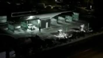 Locuitorii unui cartier din Suceava, treziți în miezul nopții de un megafon din care se auzea o voce de femeie: „Mai ai mult acolo? Mochetele! Ai scăpat-o pe jos”