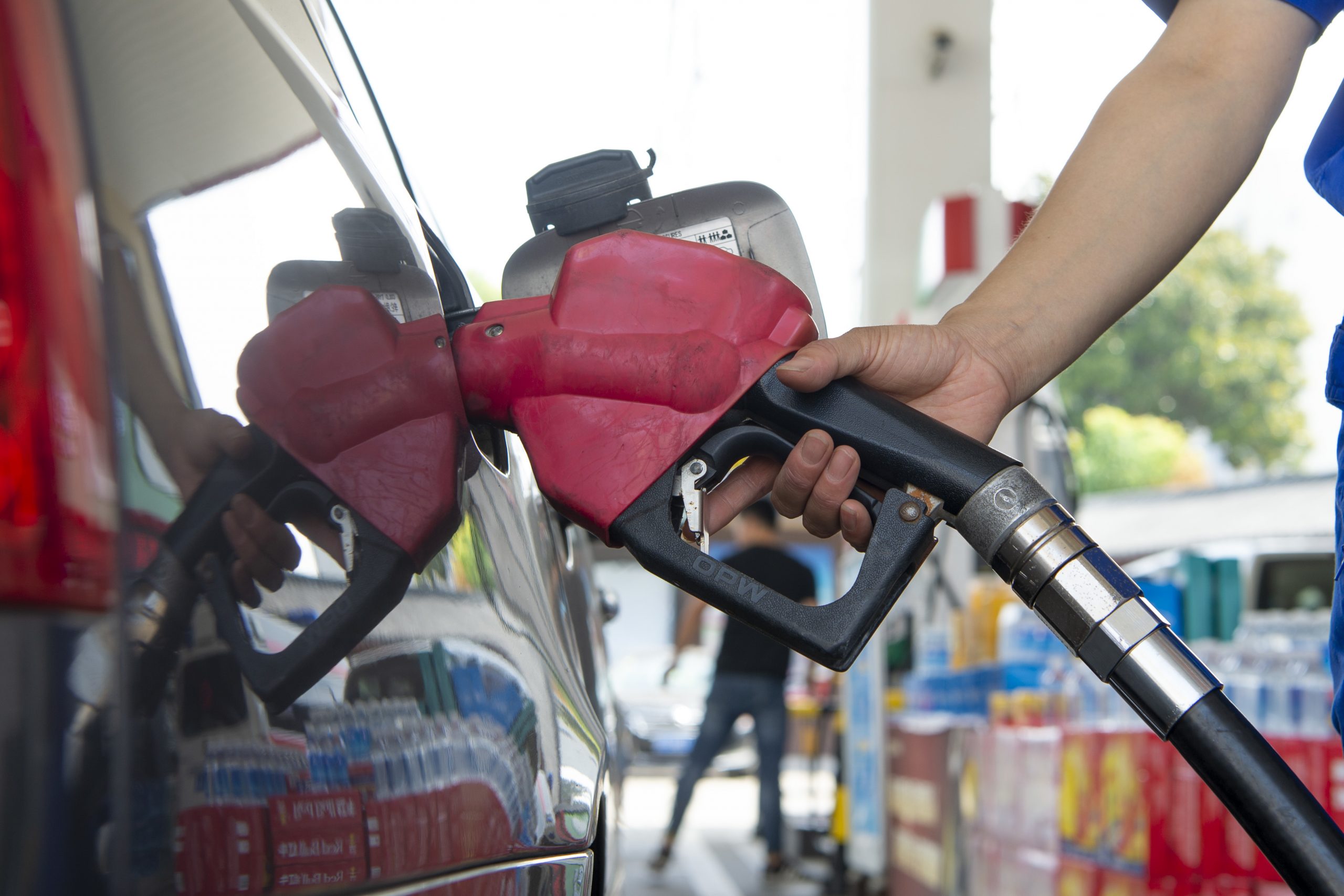 Preţul petrolului a ajuns la cele mai mari valori din ultimele 13 luni