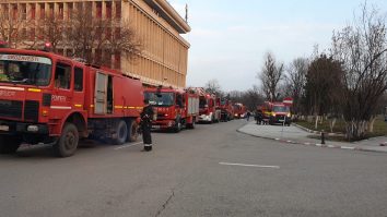 Incendiu la Politehnica București. Un fum gros iese din subsolul rectoratului