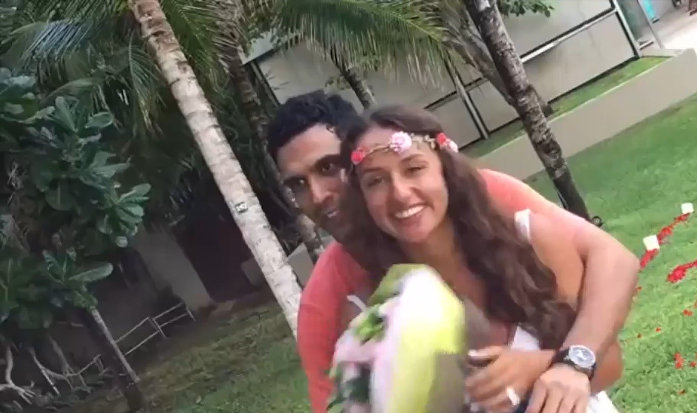 Povestea de dragoste dintre o româncă și un indian. S-au cunoscut pe Tinder, iar acum trăiesc în Los Angeles