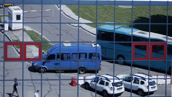 Românii expulzați din Marea Britanie ajung pe Aeroportul Otopeni