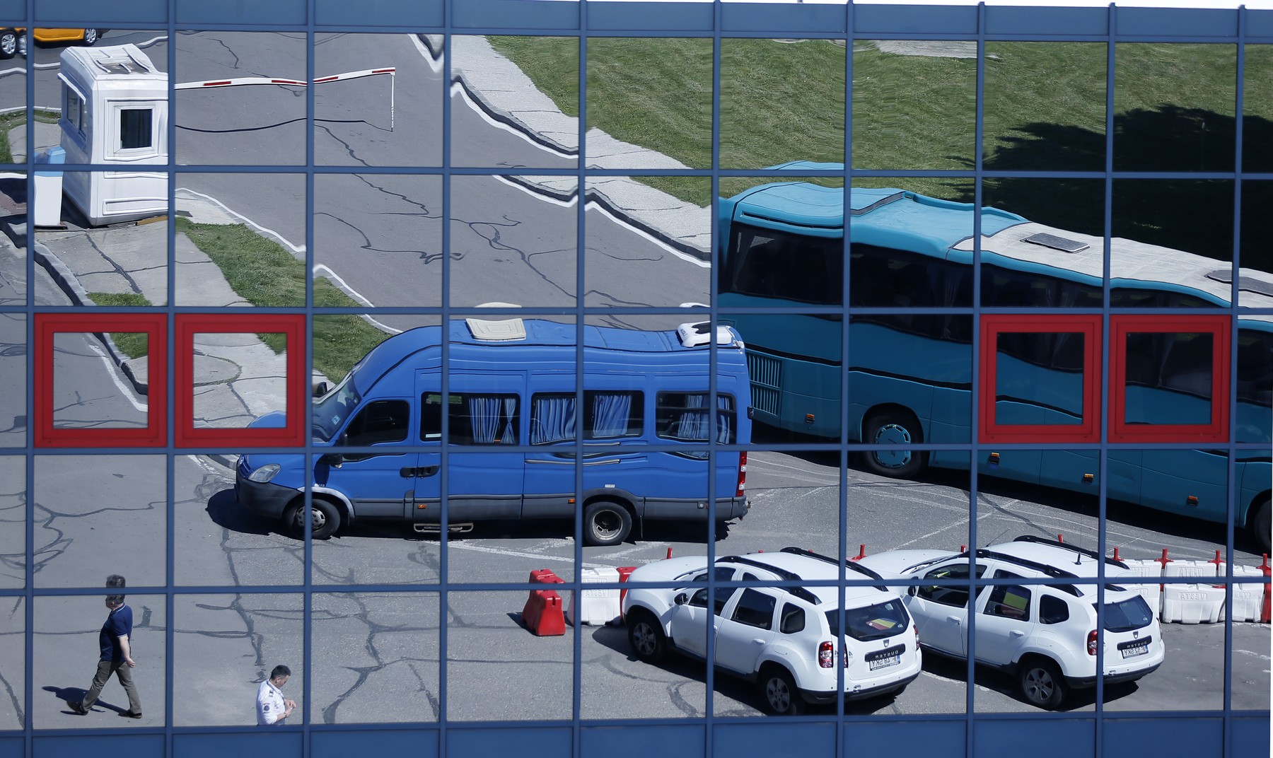 Românii expulzați din Marea Britanie ajung pe Aeroportul Otopeni