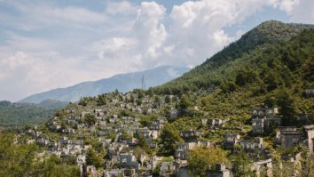 FOTO. Motivul pentru care un bărbat din Turcia și-a omorât soția gravidă, după ce ar fi împins-o de pe o stâncă