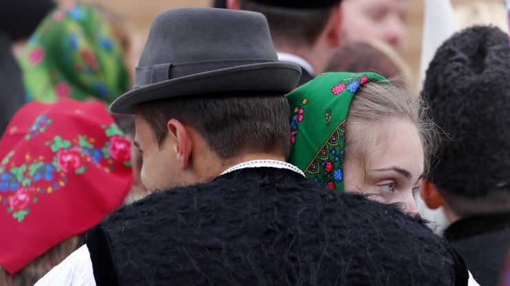 Tradiții de Dragobete. Ce trebuie să facă fetele nemăritate ca să-și găsească Ursitul