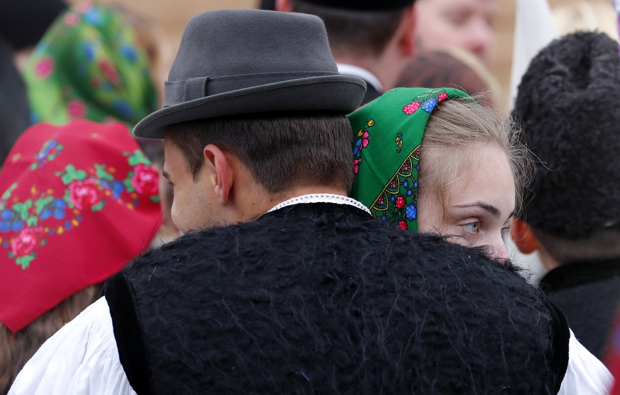 Tradiții de Dragobete. Ce trebuie să facă fetele nemăritate ca să-și găsească Ursitul