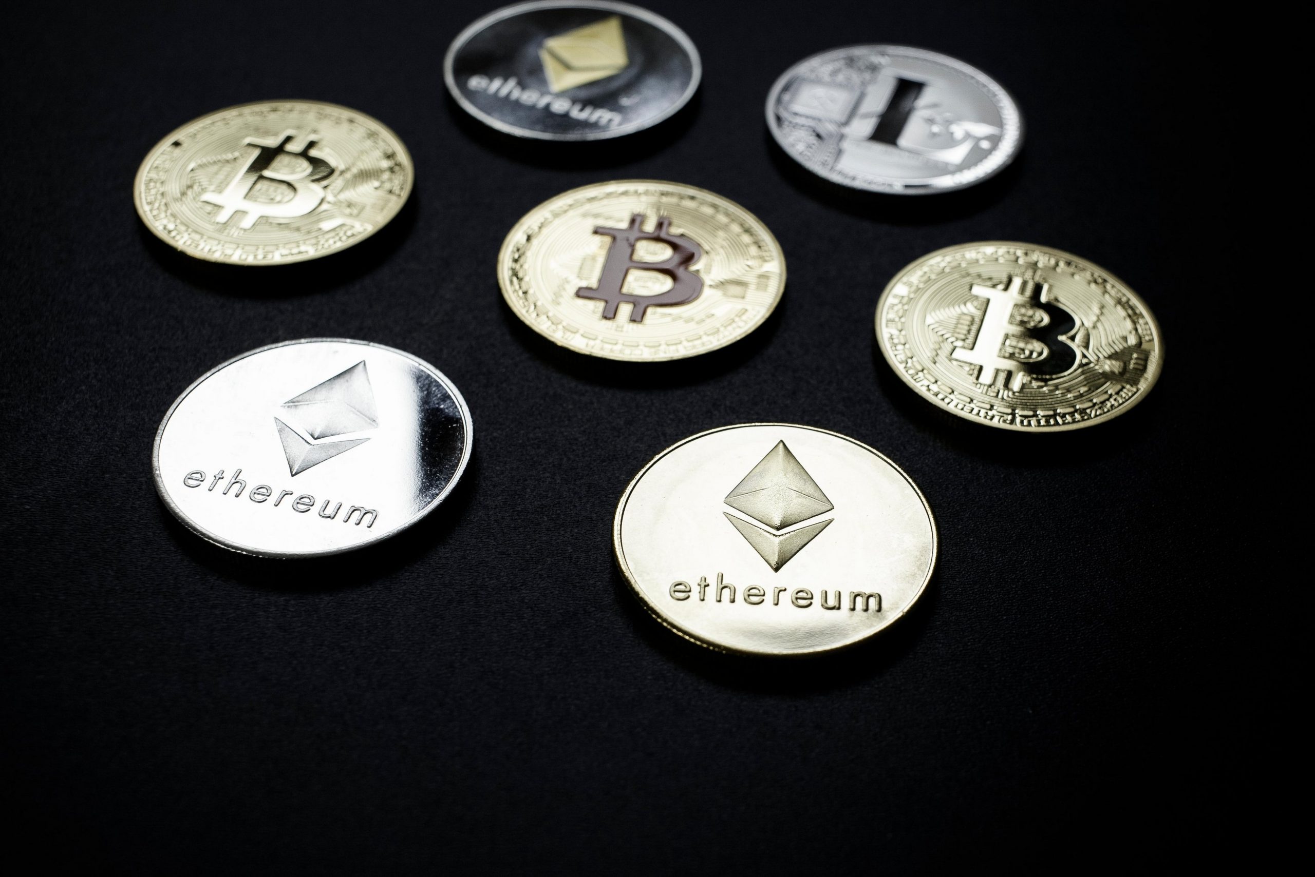 Criptomoneda Ether depășește valoarea de 1.900 de dolari și ajunge la un nou record