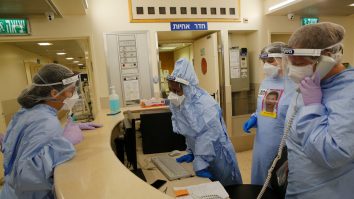 Israel: „Ne pregătim pentru scenariul pesimist, conform căruia va fi necesar să reînnoim vaccinurile la fiecare șase luni”