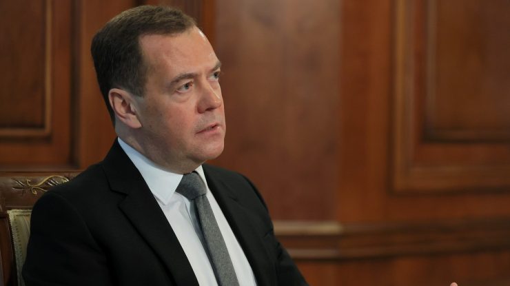 Fostul președinte rus susține că dacă Israelul trimite arme în Ucraina va distruge legăturile cu Moscova