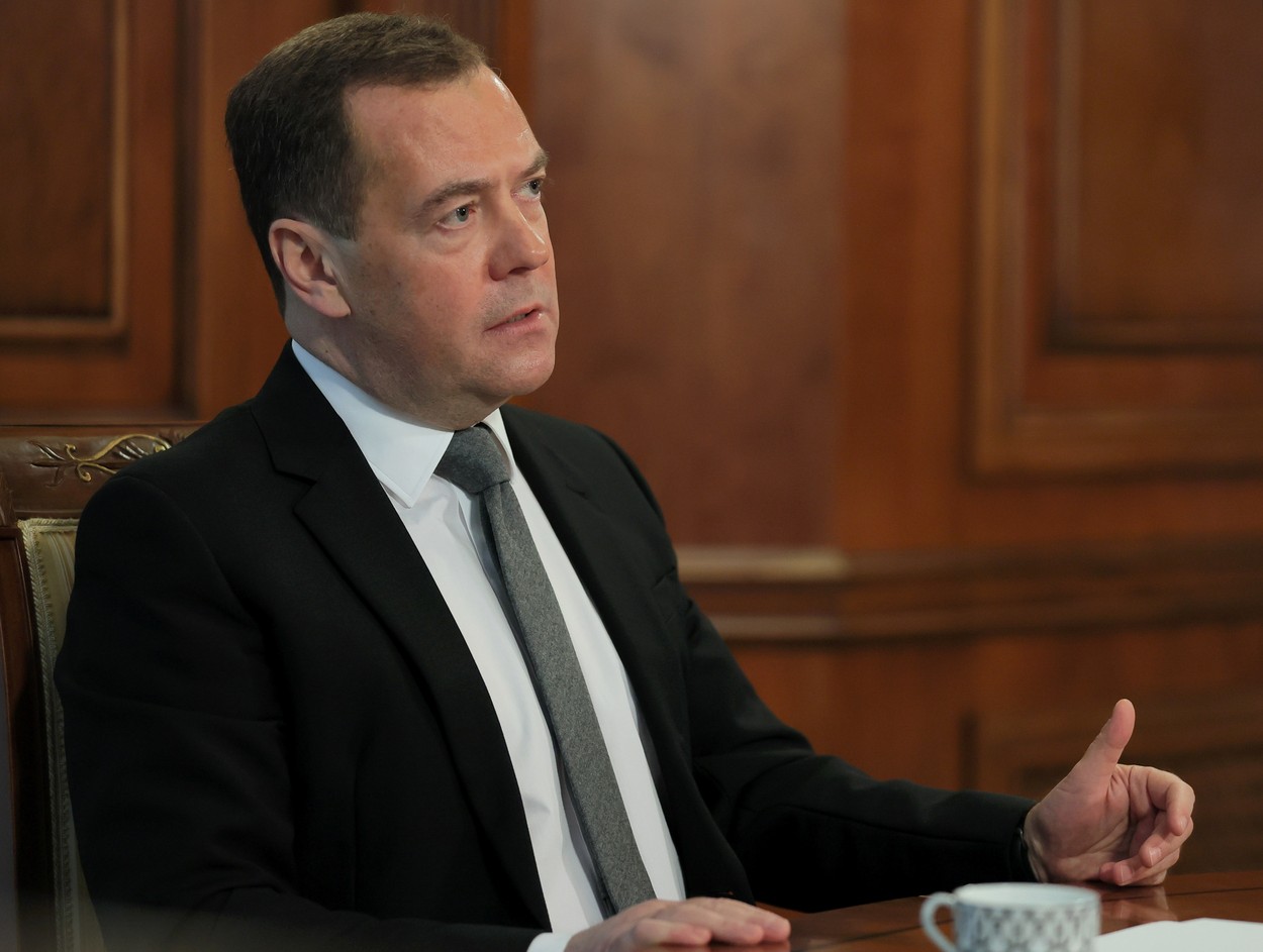 Reacția lui Medvedev când este întrebat de Navalnîi: „Un escroc politic care vrea să ajungă la putere pentru a-și atinge obiectivele”