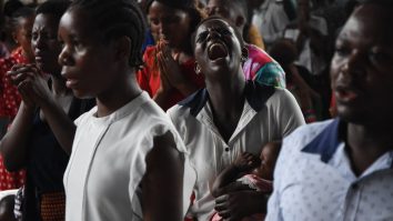 Un ofițer din serviciul medical, suspendat din funcție după ce a raportat o boală misterioasă: Victimele vomitau cu sânge