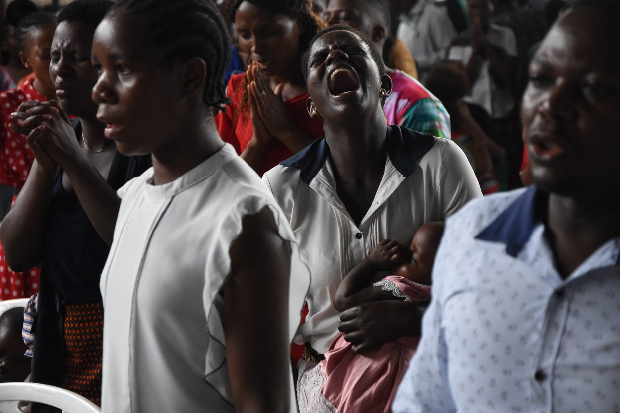 Un ofițer din serviciul medical, suspendat din funcție după ce a raportat o boală misterioasă: Victimele vomitau cu sânge