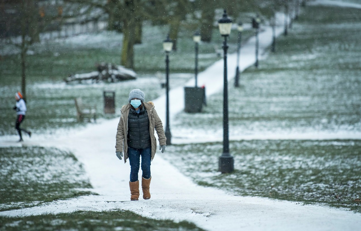 Coronavirusul „îngheață” în fața gerului, arată un studiu:  „Picăturile, aerosolii, nu mai rămân în suspensie”
