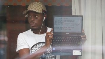 VIDEO. Un britanic s-a filmat în timp ce încerca să evadeze din hotelul unde era în carantină: „Vreau aer!”