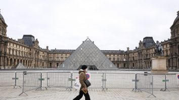 Muzeul Luvru e în proces de restaurare. Reprezentanții speră să primească vizitatori curând, după ce muzeul a avut pierderi de 90 de milioande de euro în pandemie