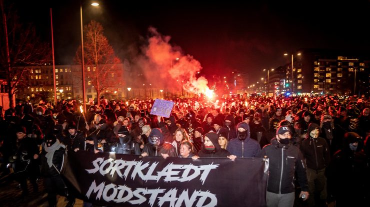 Câteva sute de oameni au protestat împotriva pașaportului de vaccinare în Danemarca