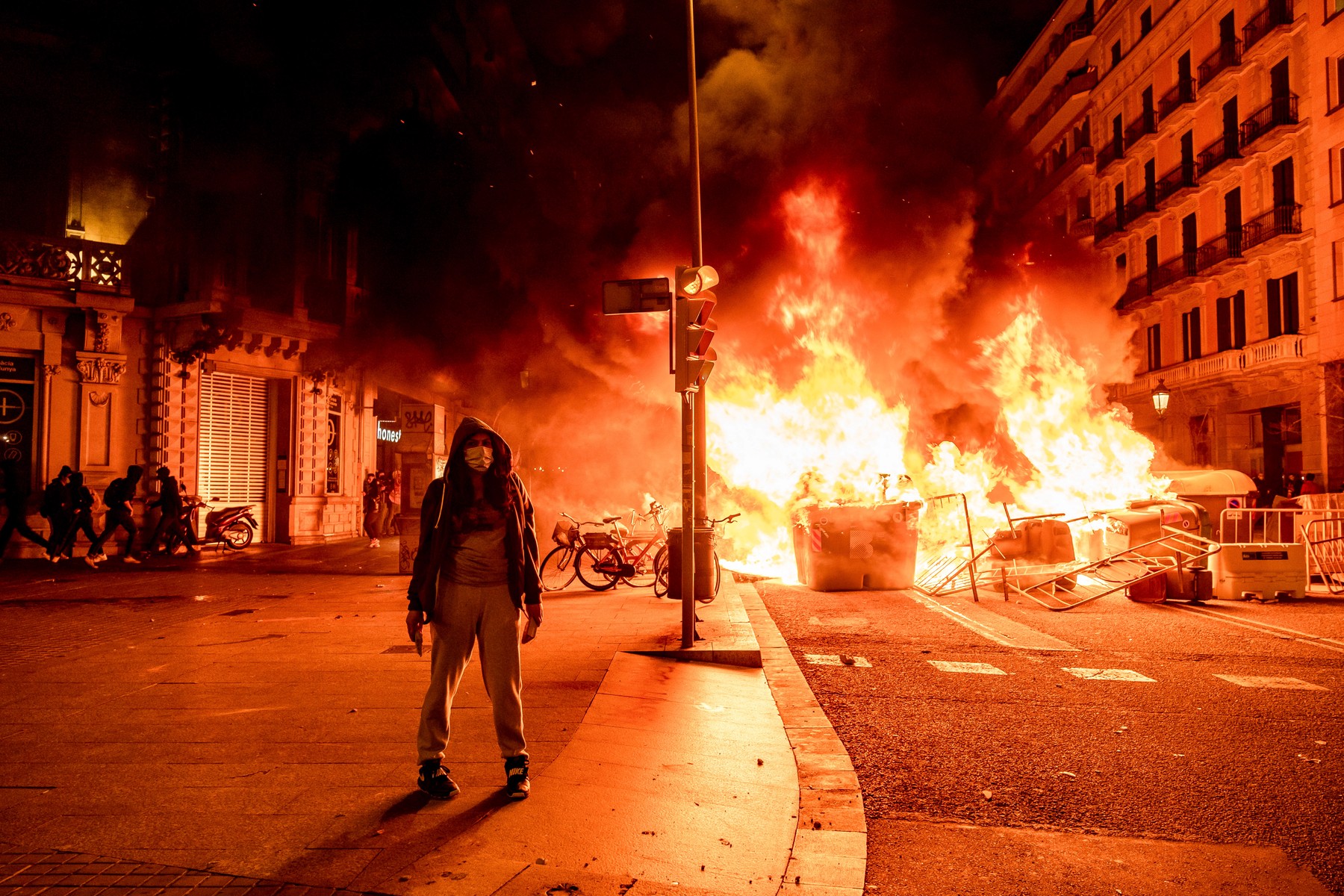 Protestele masive din Spania continuă. Mii de oameni au ieșit în stradă, după arestarea unui rapper care a insultat monarhia