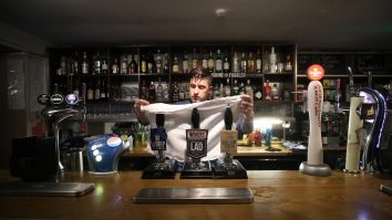 Pub-urile și restaurantele din UK s-ar putea redeschide în aprilie, dar fără alcool. Cum explică strategia autoritățile