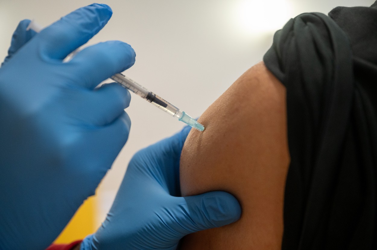Peste 675.000 de persoane vaccinate până acum în România și 2.685 de reacții adverse
