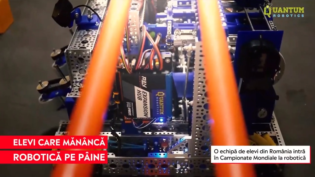 Uniți de pasiunea pentru tehnologie și inspirați de marile afaceri. Elev: „În afară de robotică, mecanică şi modelare 3D, am învăţat şi să fiu mai organizat”