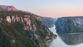 Mai mult plastic decât pește în ape, până în 2050. Dunărea transportă anual peste 48 tone de microplastic