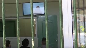 Cum arată școala după gratii. Lecțiile, predate elevilor minori prin intermediul unui canal TV