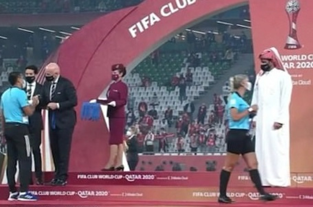 Gest misogin făcut de reprezentantul familiei regale din Qatar. A refuzat să dea mâna cu o femeie arbitru. VIDEO