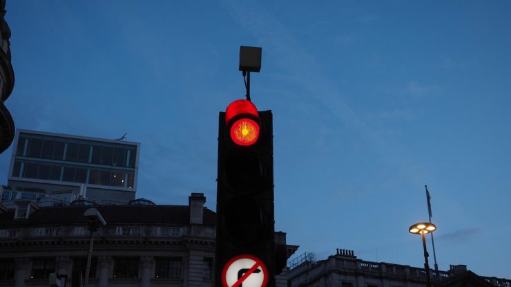 Motivul pentru care prinzi noaptea semafoarele pe roșu. Explicația lui Nicușor Dan