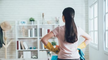 O femeie, despăgubită pentru treburile casnice. Suma uriaşă pe care trebuie să o plătească fostul soţ