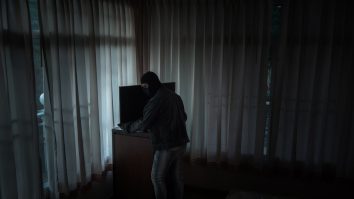 Vaslui: Un bărbat a furat televizorul de la hotel şi l-a dus la amanet