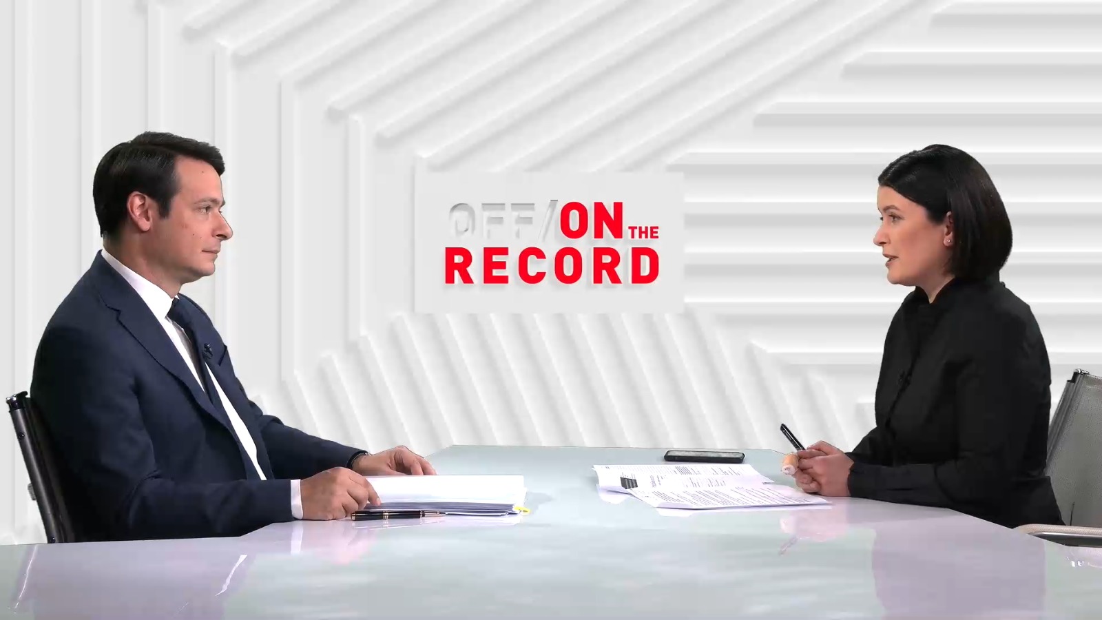 OFF/ON THE RECORD, 7 noiembrie. Invitat, ora 20.00: Victor Alistar, membru CSM, reprezentant al societății civile