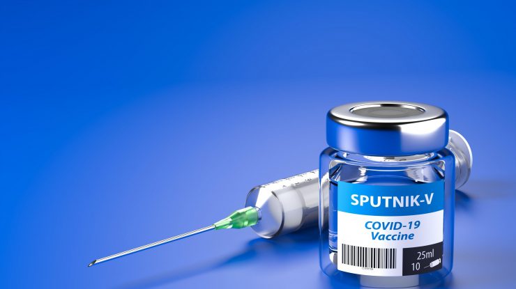 Cum a ajuns vaccinul rusesc să fie apreciat în lupta cu COVID-19, deși la începutul campaniei de imunizare serul lui Putin era privit cu scepticism