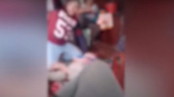 VIDEO. Un tată a fost filmat în timp ce-și bate copilul de șapte ani cu o scândură. Poliția l-a arestat pe bărbat