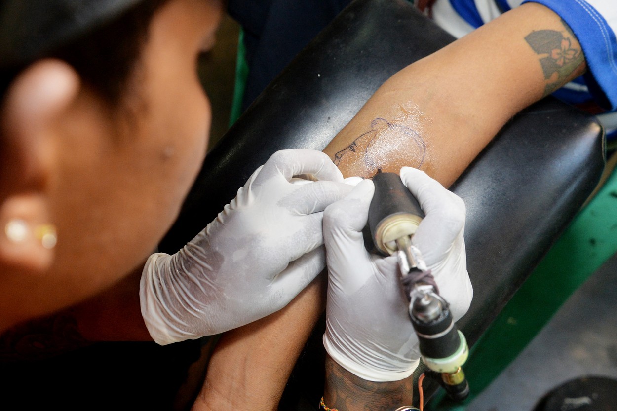 Alertă în Franţa. 75% din produsele folosite pentru tatuaje sunt cancerigene sau provoacă alergii