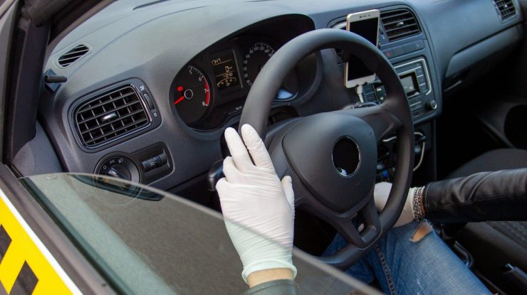 Curse de taxi gratuite pentru cei care se vaccinează împotriva Covid-19. Ce trebuie să facă pasagerii