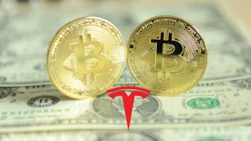 Bitcoin ajunge la 44.000 de dolari după ce Tesla a investit 1,5 miliarde de dolari în criptomonedă