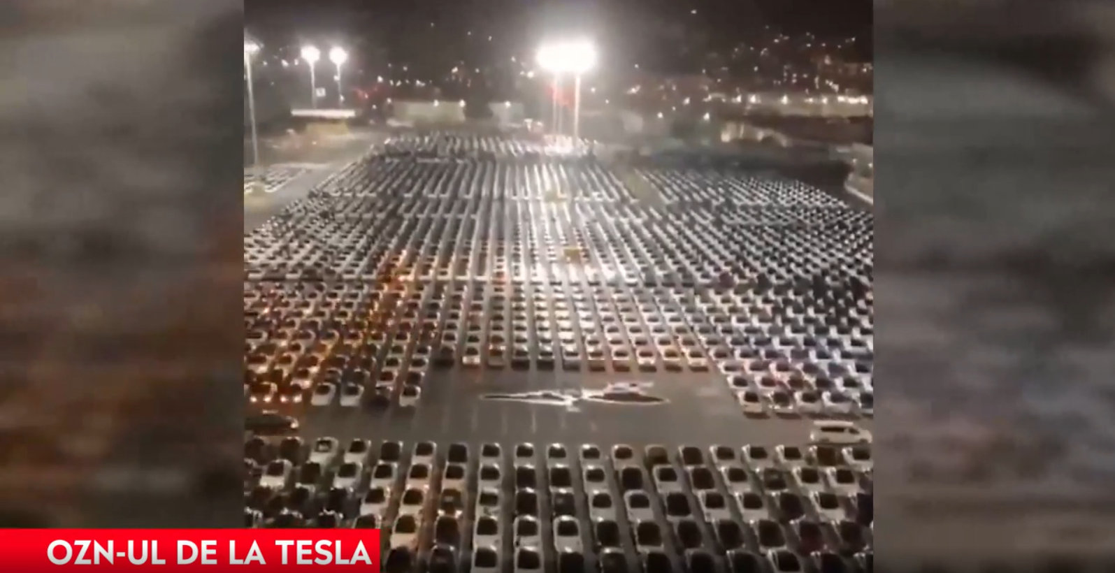 Imagini SF într-o parcare Tesla. Sute de mașini se actualizau în același timp