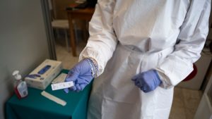 Un test rapid care poate identifica 3 tulpini ale virusului în doar 2 ore, dezvoltat în Italia