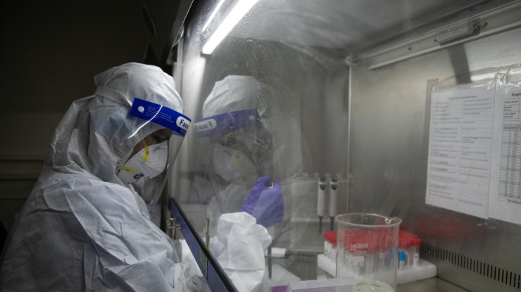 O nouă mutație a fost descoperită în Marea Britanie: „Imunitatea prin orice vaccin sau infecție anterioară va fi minimă”