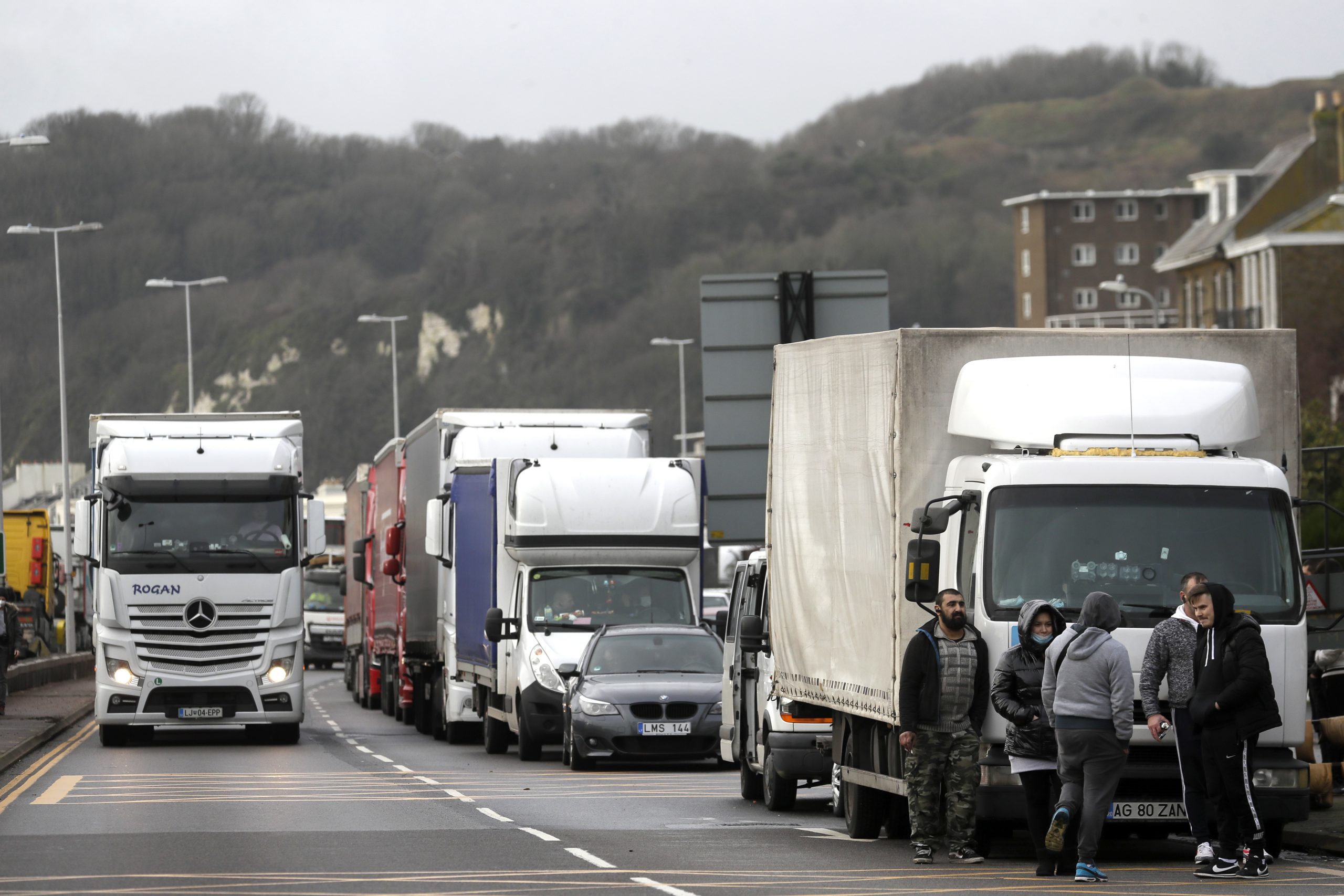 Români bănuiți că au furat bunuri din TIR-uri aflate în mers, pe drumurile din Franța. La cât se ridică prejudiciul