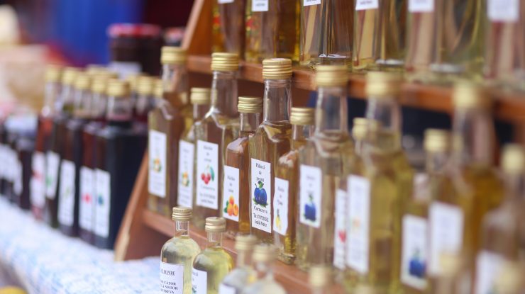 Cum a scăpat un fost șef al Fiscului de o acuzație de fals în declarația de avere: a mărturisit că a vândut pălincă și fân de sute de mii de lei