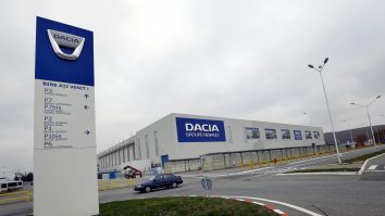 Dacia întrerupe iar producția la Mioveni. Criza microcipurilor afectează industria auto