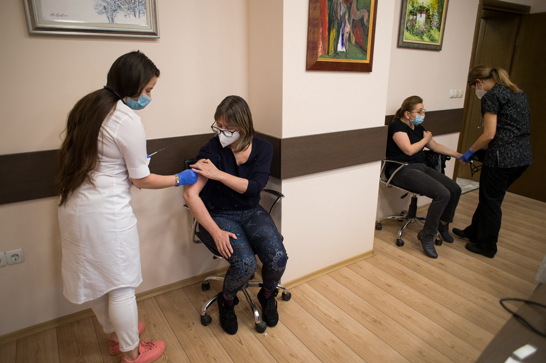 Bulgaria vrea să vaccineze toţi angajaţii din turism până la vară. Doar 0,95% dintre locuitori s-au imunizat