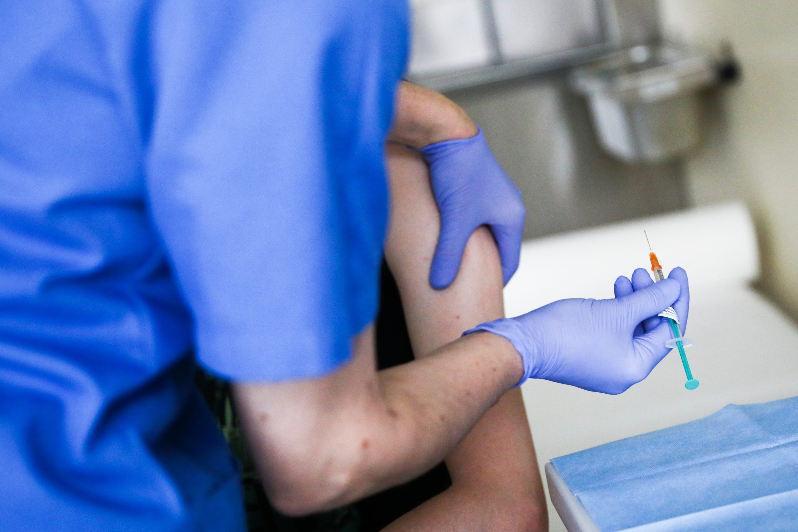 Medici italieni, acuzaţi de omor după ce un militar a murit la câteva ore după ce i s-a administrat serul de la AstraZeneca