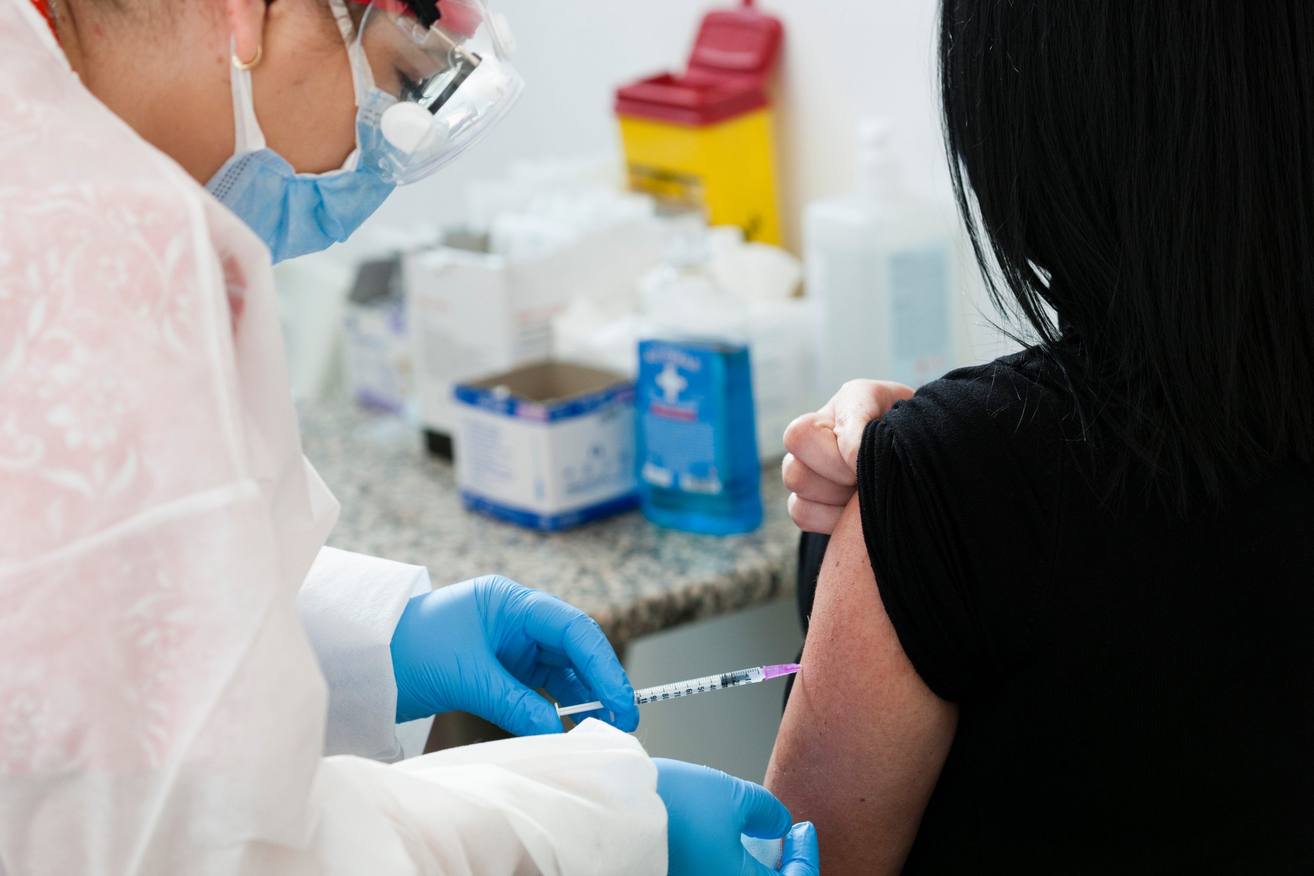 O veste bună: 500.000 de locuri noi de vaccinare din 15 februarie. Miercuri se încarcă primele 200.000