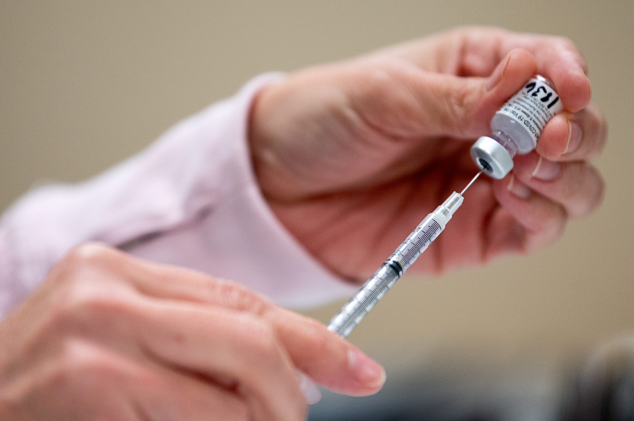 O profesoară din Oradea a murit la trei zile după ce a făcut rapelul cu Moderna. Reacția medicilor