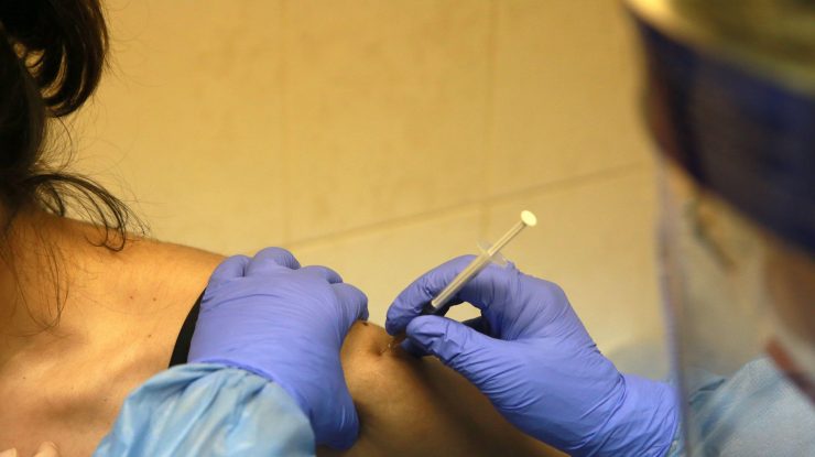 48.638 de români, vaccinați în ultimele 24 de ore. Au fost înregistrate 57 reacții adverse