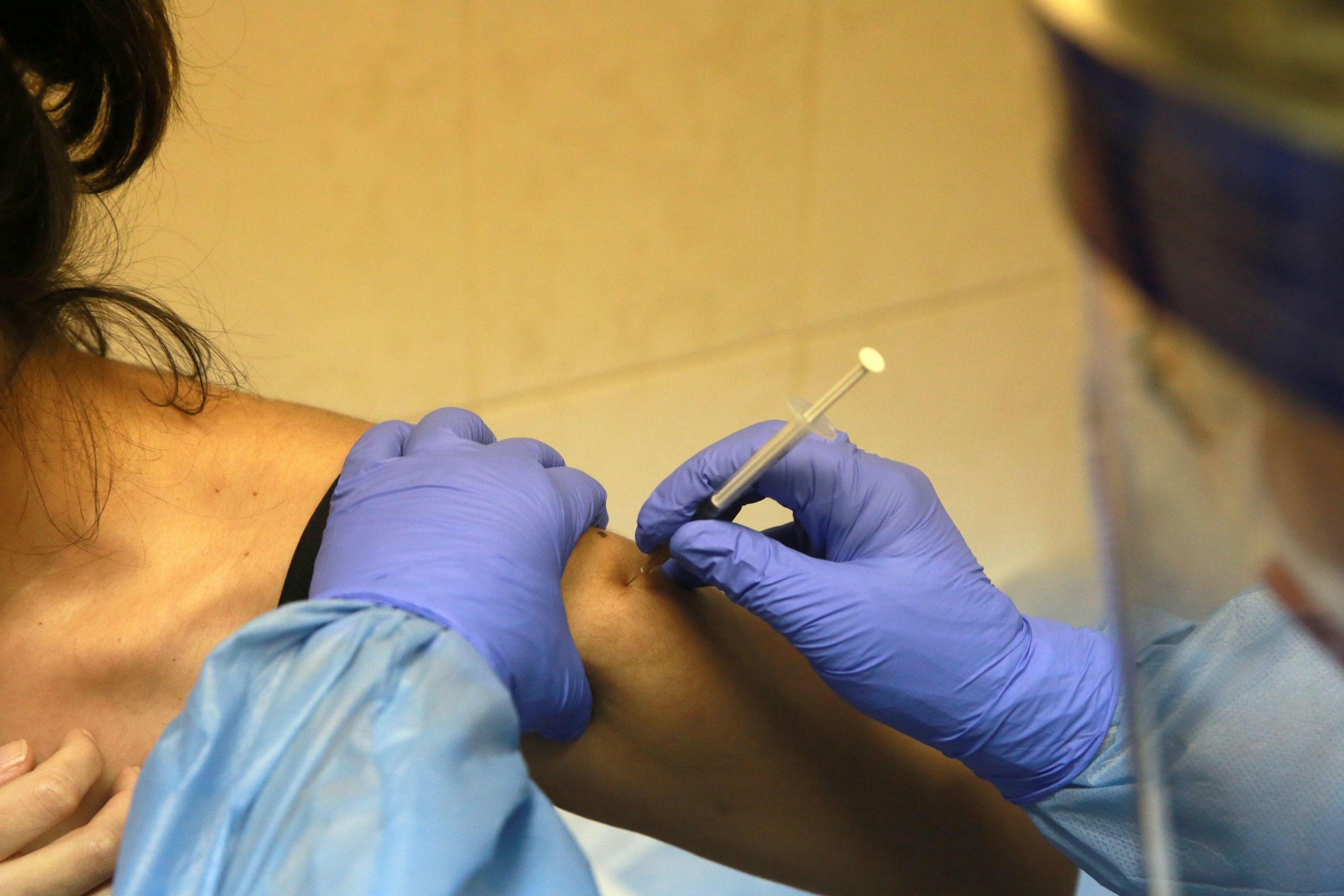 România, locul 7 mondial și 2 în Europa la numărul de persoane vaccinate cu ambele doze. Optimismul lui Cîțu e contagios